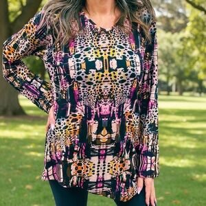 Parsley & Sage Funky Abstract Animal Print Long Sleeve Top w/ Asymmetrical Hem